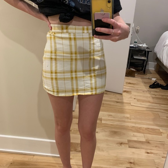 Yellow plaid mini skirt - Picture 1 of 3